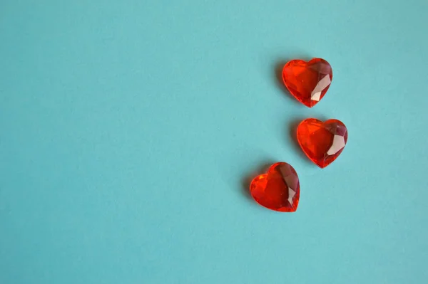 Sevgililer Günün kutlu olsun. Romantik bir tatil için arka plan. Sevgi. Kırmızı taş kalp..