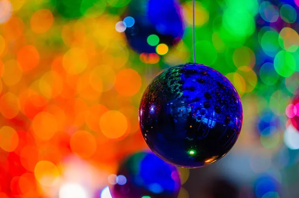 Modrá Cetka Ozdobu Vánočních Svátků Barevným Bokeh Světla Jiných Ozdoby — Stock fotografie