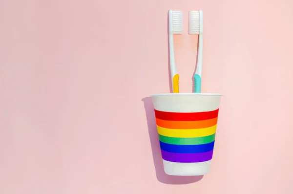Two Toothbrush Facing Each Other Put Paper Cup Cover Colorful — Fotografia de Stock