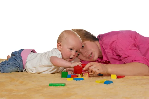 Mum and baby playing with building blocks — Stock Photo, Image