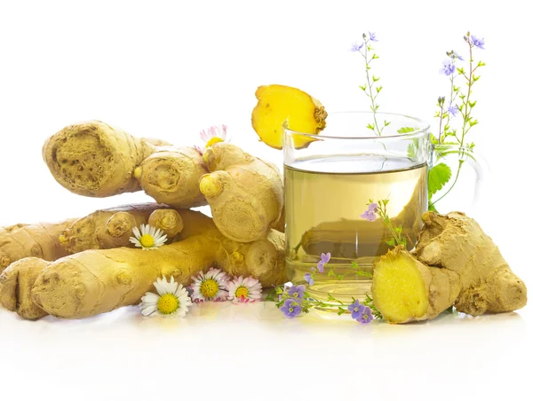 Tisane Savoureuse De Gingembre Frais Et D'Herbes — Photo