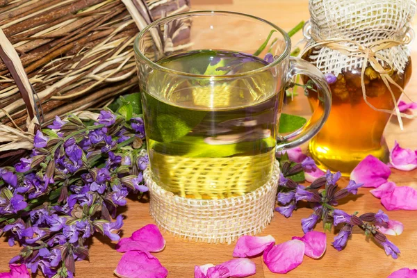 Herbal infusion med honung — Stockfoto