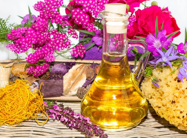 Essential oil with roses — Stock Photo, Image