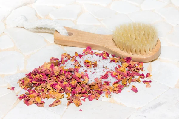 Bath salts and rose petal potpourri — Stock Photo, Image