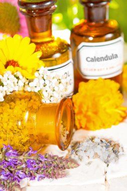 çiçek Aromaterapi, uçucu yağ ve bitki özleri