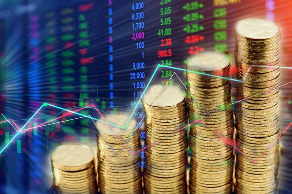 Borsa rulo ekranının arka planında para yığınları