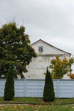 Novogrudok, Grodno bölgesi, Belarus - 10 02 2021: Tarihi binalar ve sokaklar