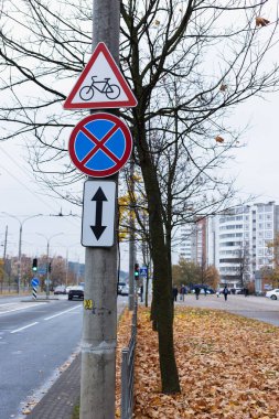 Yol tabelası Yol kenarında park yeri yok