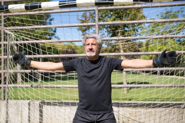 Kıdemli kaleci maç için hazır.