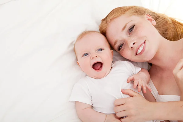 Moeder met baby — Stockfoto