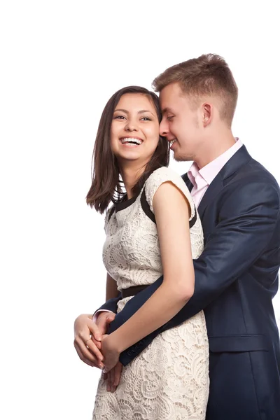 Hombre y mujer sonriendo, abrazándose —  Fotos de Stock