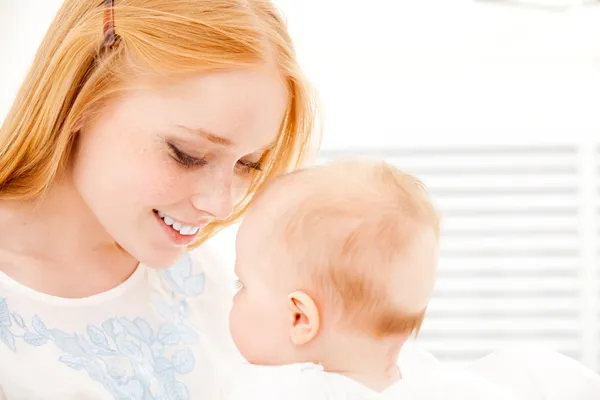 Baby and his mother — Stock Photo, Image