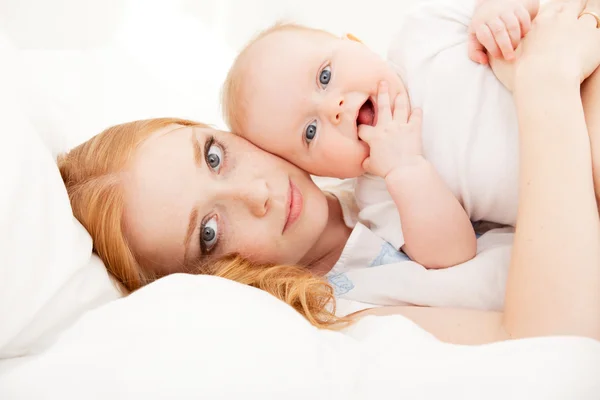 Mère avec bébé — Photo