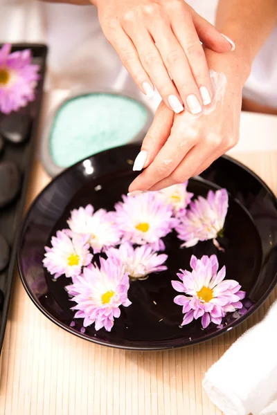 Healthy Hands.Female applying moisturizer to her Hands — Stock Photo, Image