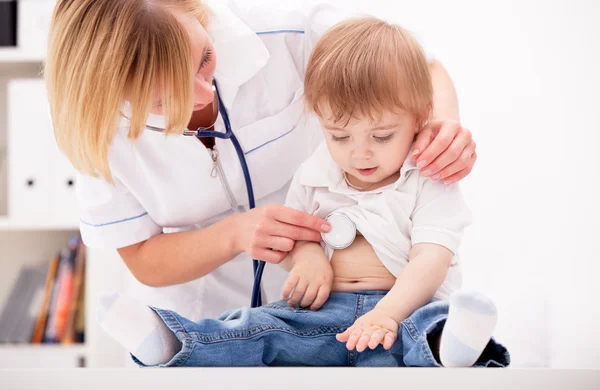 Médecin et enfant — Photo