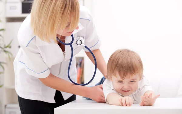 Médecin et enfant — Photo