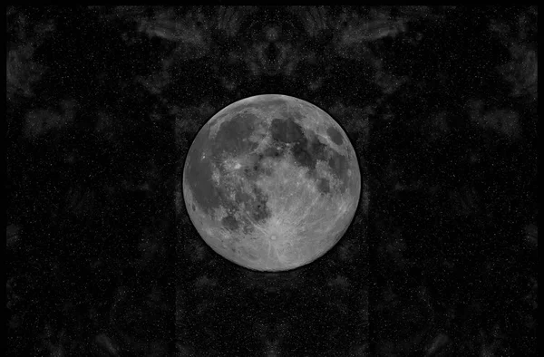 Piękna Pełnia Księżyca Pochmurnej Pustej Przestrzeni — Zdjęcie stockowe