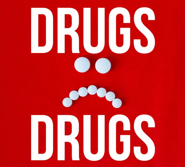 Viso Triste Fatto Pillole Bianche Parola Droga Scritta — Foto Stock