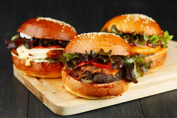 Három Hamburger Fán Készlet Hamburger Fedélzet Közelkép Jogdíjmentes Stock Képek