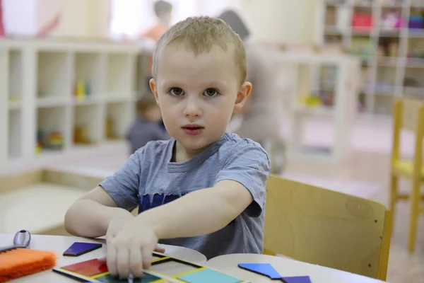 küçük çocuk anaokulu