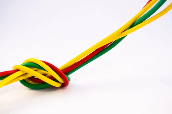 düğüm renkli teller yapılmış