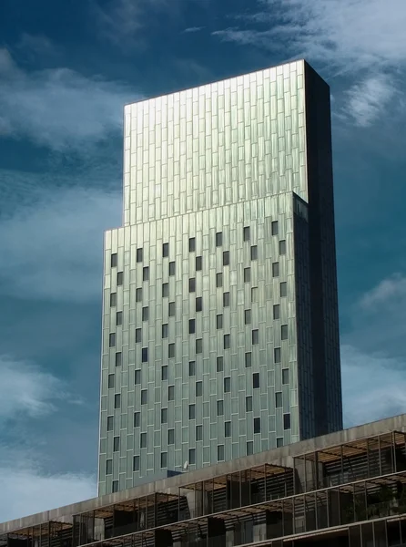 Metallisches Bürogebäude — Stockfoto
