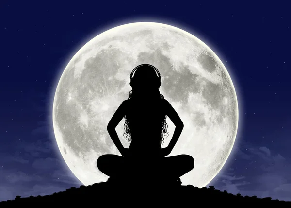 Young woman listening to the music at the full moon — Stock Photo, Image