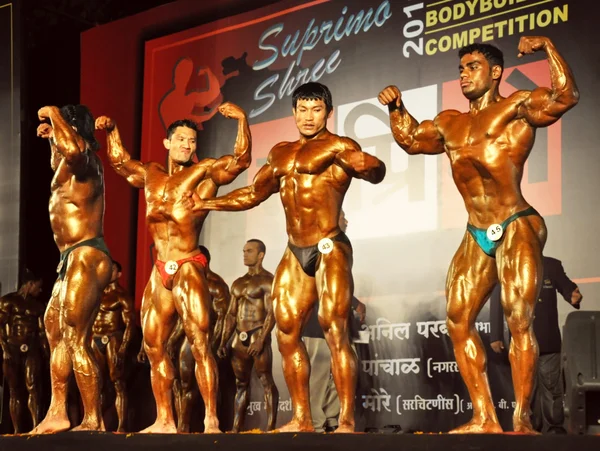 Indiska kroppsbyggare konkurrens i mumbai — Stockfoto