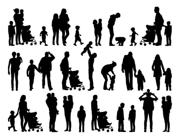 Grand ensemble de familles avec de jeunes enfants silhouettes — Photo