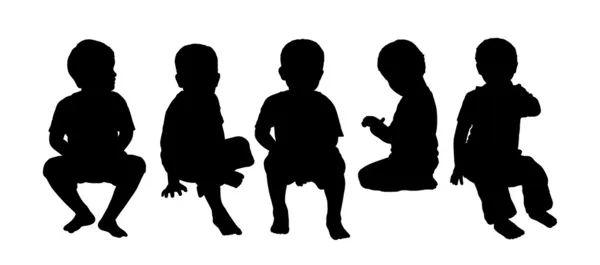 Mittlere Gruppe von Kindern sitzend Silhouette 4 — Stockfoto