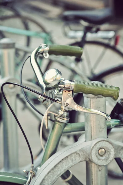 Grüne Oldtimer-Fahrradlenker — Stockfoto