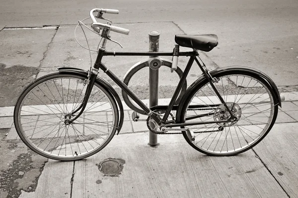 Gamla vintage cykel — Stockfoto