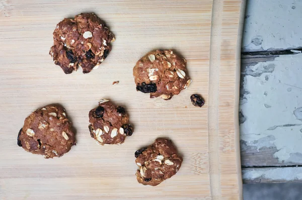 Fresh baked homemade oatmeal raisin cookies — Stock Photo, Image
