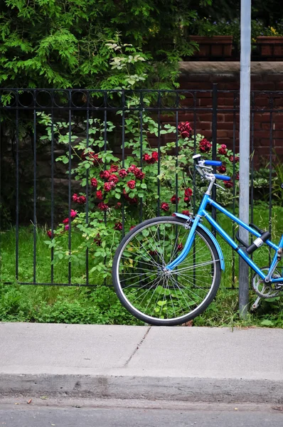 Women's bicycle parked on the street — Stock Photo, Image