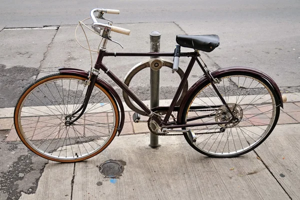 Gamla vintage cykel — Stockfoto