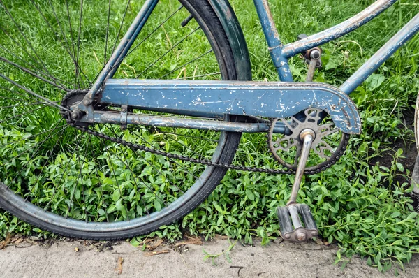 Alte Kurbelgarnitur blaue Fahrrad Pedale — Zdjęcie stockowe