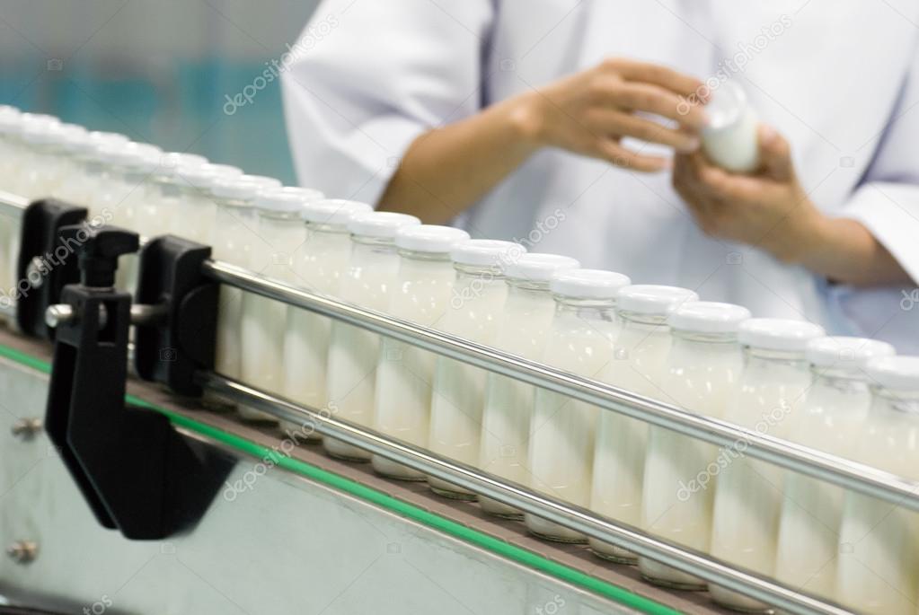 Glass bottles on the conveyor belt. Stock Photo by ©Weat 47987909