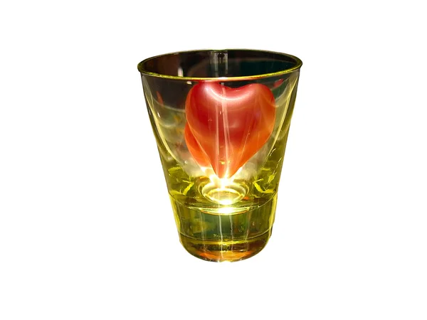 Vin-glas med hjärta isolerade — Stockfoto
