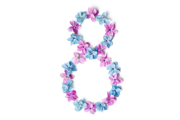 Bloemen in de vorm van het cijfer 8 op witte achtergrond. Platte lay, bovenaanzicht, kopieerruimte. Internationale Vrouwendag — Stockfoto