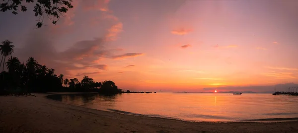 Schöne Panoramalandschaft Des Meeres Bei Sonnenuntergang Auf Koh Yao Yai — Stockfoto