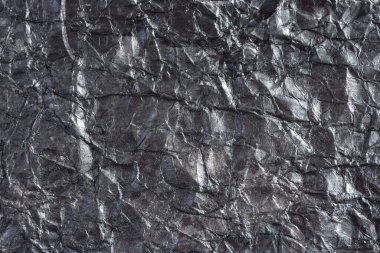 Kağıt gümüş buruşuk arka plan. Metin, kapak, web pankartı ve logo tasarımı için buruşmuş kağıttan yapılmış soyut bir arkaplan. Katı renk, desenli desen, gri arkaplan, kopyalama alanı