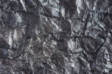 Kağıt gümüş buruşuk arka plan. Metin, kapak, web pankartı ve logo tasarımı için buruşmuş kağıttan yapılmış soyut bir arkaplan. Katı renk, desenli desen, gri arkaplan, kopyalama alanı