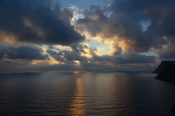 Thundercloud Orange Yellow Light Sunset Dramatic Stormy Sky Huge Cumulus — Stock Photo, Image