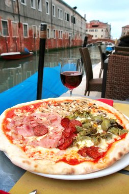 Venedik: şarap, güzel restau lezzetli pizza