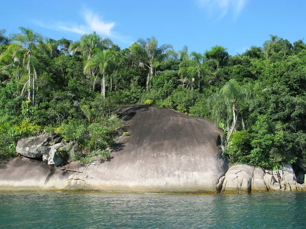 Brasil: costa verde ("groene kust") in de buurt van paraty en rio verbazingwekkend — Stockfoto