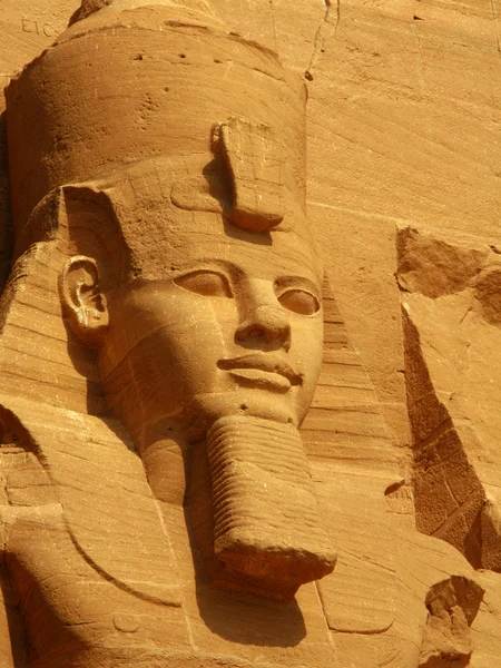 Abu Simbel Templo del Rey Ramsés II, una obra maestra de las artes y edificios faraónicos en el Antiguo Egipto —  Fotos de Stock