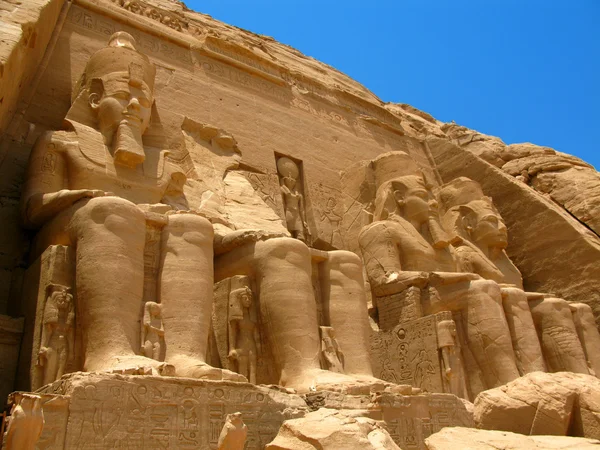 Abu Simbel Temple of King Ramses II, a masterpiece of pharaonic arts and buildings in Old Egypt — Stock Photo, Image