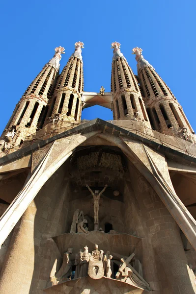 Barcelona: La Sagrada Familia - a incrível catedral projetada por Gaudi, em construção desde 1882, após a consagração do Papa Bento XVI em 2010. 16 de janeiro de 2011 em Barcelona, Espanha . — Fotografia de Stock