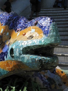 Barcelona sembolü: parc guell, seramik ejderha Çeşmesi, antoni tarafından tasarlanan ünlü ve güzel park gaudi, bir şehrin vurgulamaktadır