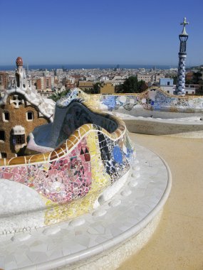 Barcelona: parc guell görünümünden, antoni tarafından tasarlanan ünlü ve güzel park gaudi, bir şehrin vurgulamaktadır